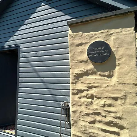 Dylan Thomas Sea View-2